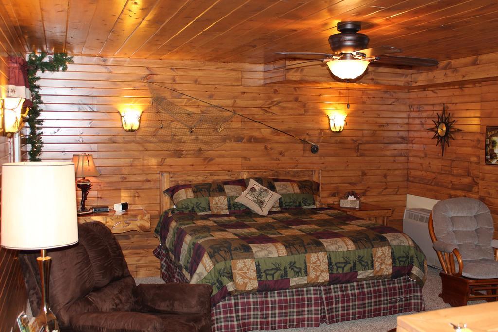 Trickling Waters Retreat Βίλα Marquette Δωμάτιο φωτογραφία