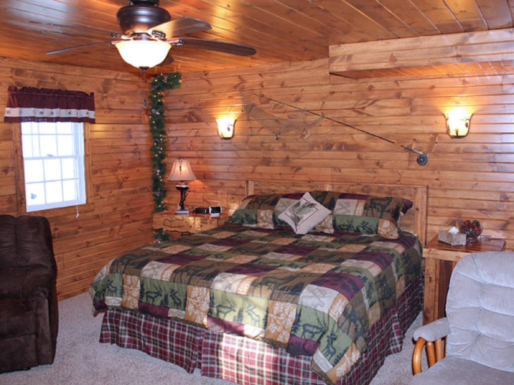 Trickling Waters Retreat Βίλα Marquette Δωμάτιο φωτογραφία
