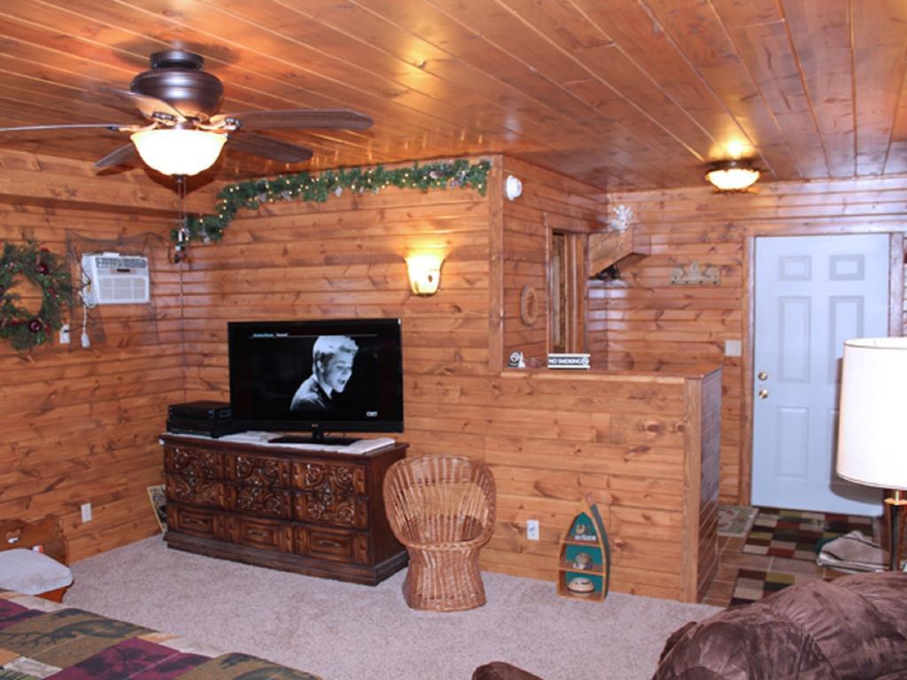 Trickling Waters Retreat Βίλα Marquette Δωμάτιο φωτογραφία